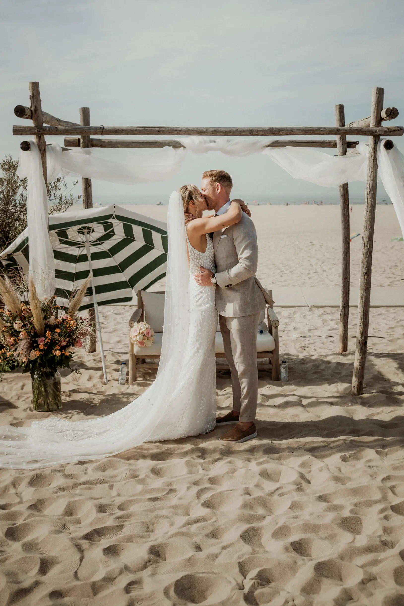 Nick en Fleur eerste zoen