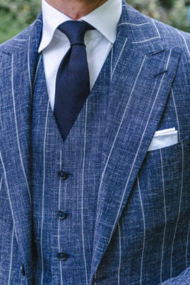 Blauw pinstripe pak van I am Luigi